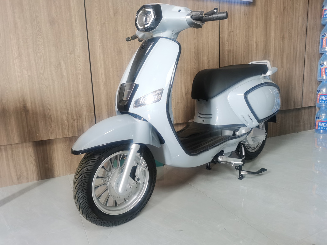 2022 Motocicleta eléctrica vendedora caliente de Vespa CKD de la vespa eléctrica 1000W 60V para el adulto